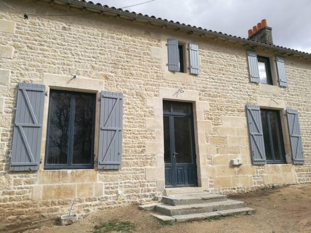 Chateau Des Loups - Les Cedres Bleus Echire Exteriör bild