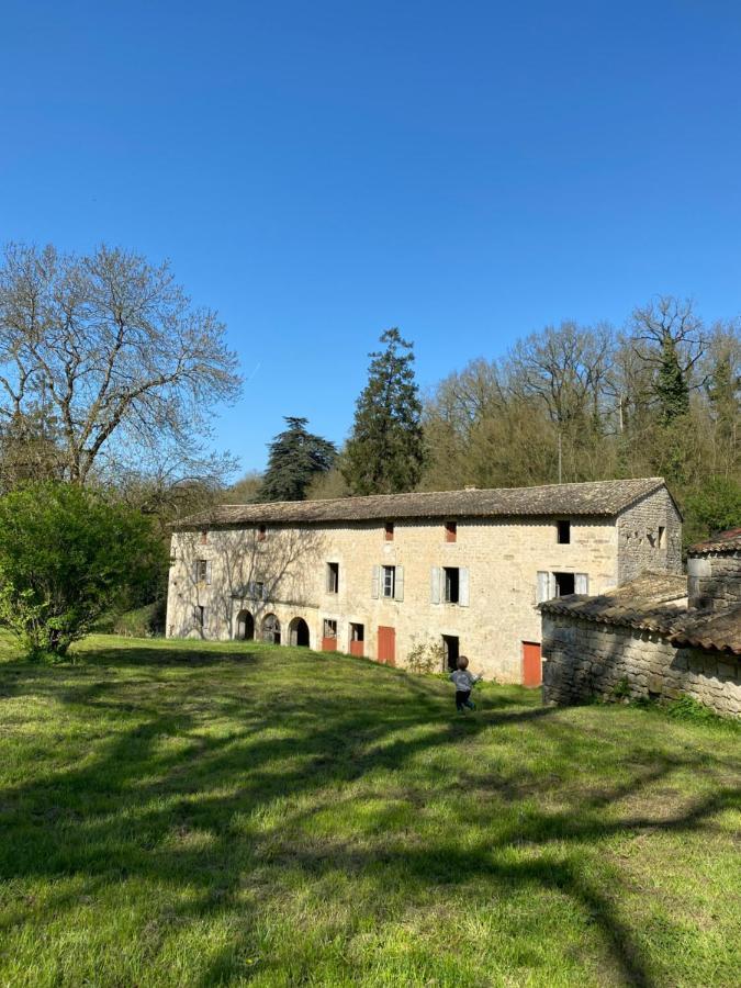Chateau Des Loups - Les Cedres Bleus Echire Exteriör bild