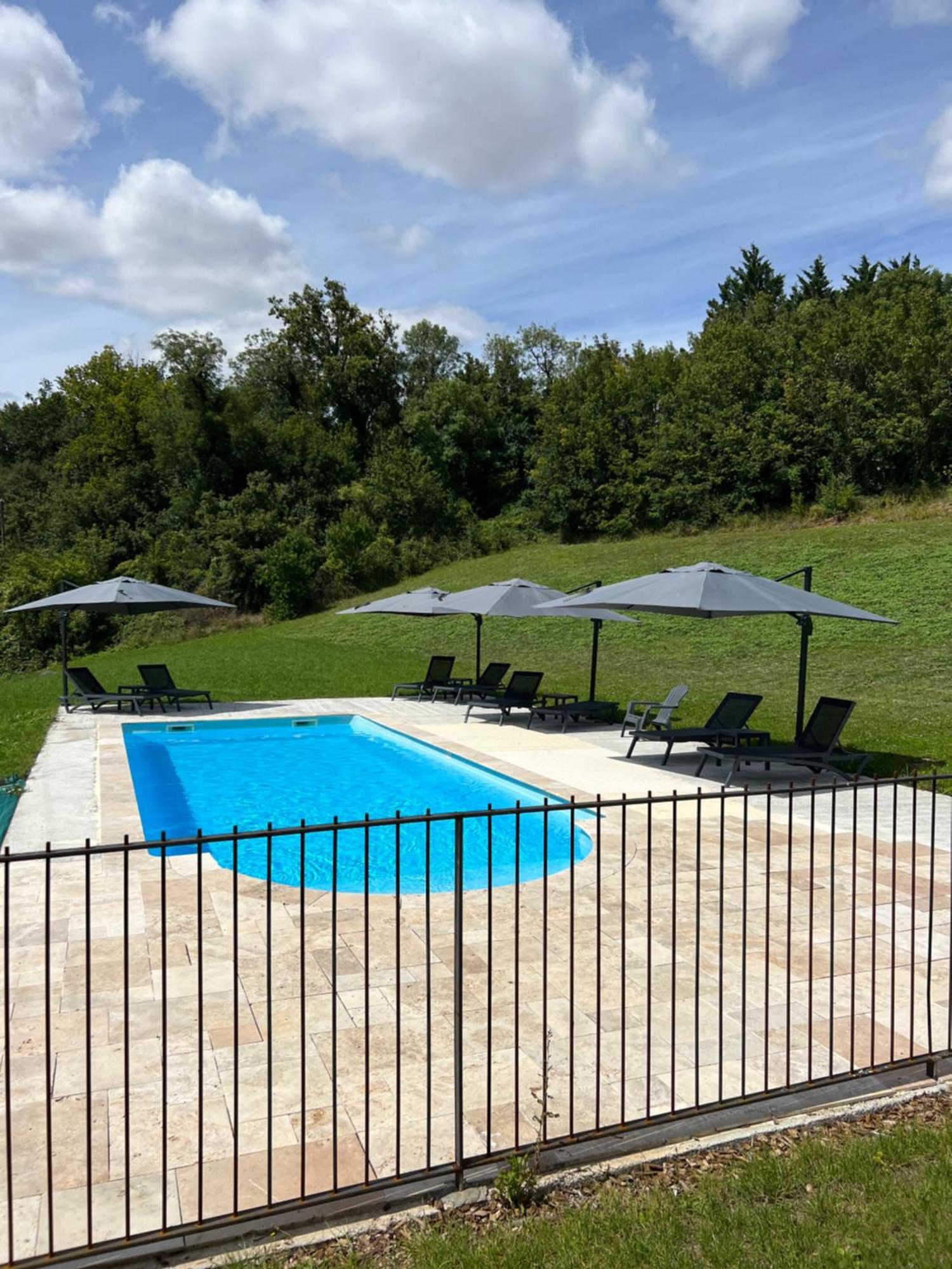 Chateau Des Loups - Les Cedres Bleus Echire Exteriör bild